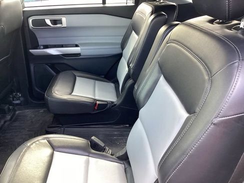 Used 2023 Ford Explorer XLT w/ Equipment Group 202A AWD/4WD image 18