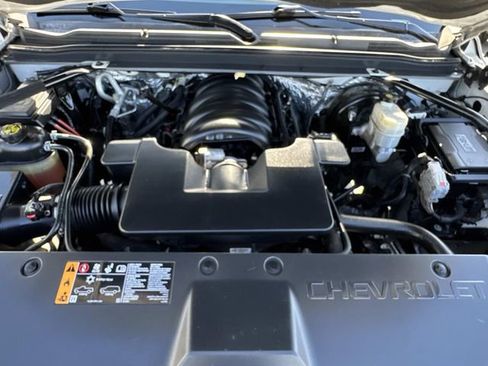 Used 2017 Chevrolet Suburban LT image 10