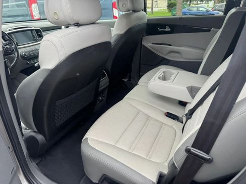 Used 2016 Kia Sorento SX FWD image 9