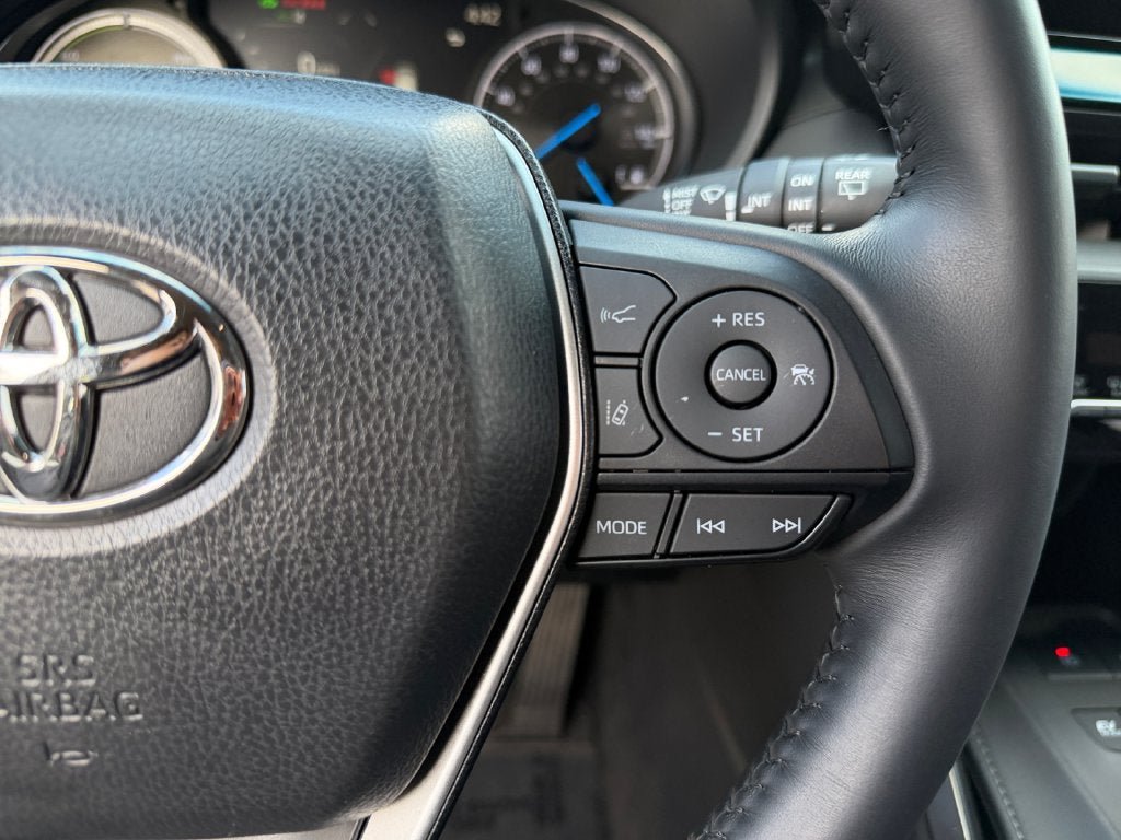 Used 2024 Toyota Venza LE AWD/4WD image 16