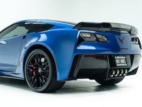 Used 2015 Chevrolet Corvette Z06 w/ 3LZ Preferred Equipment Group RWD image 20