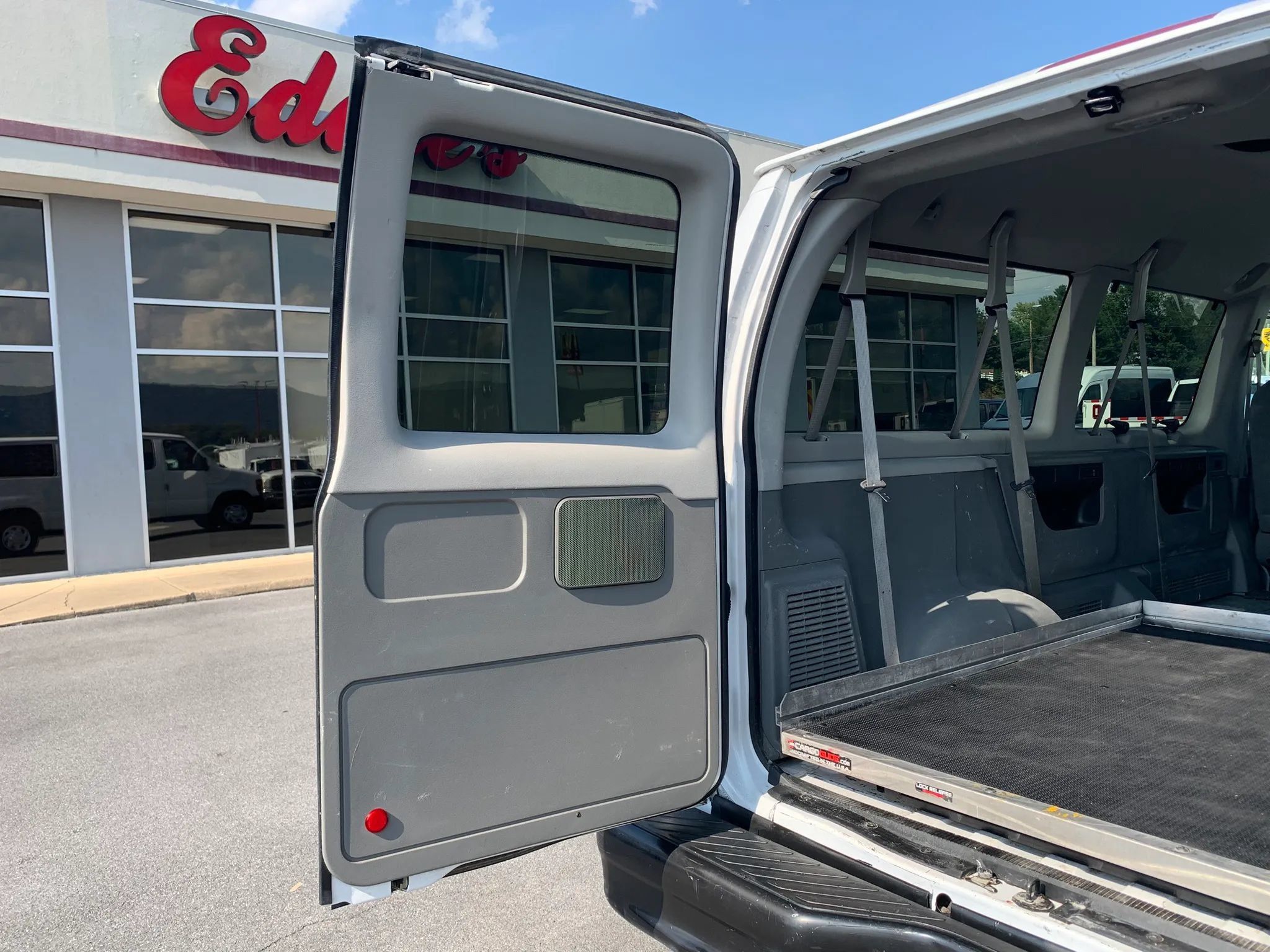 Used 2011 Ford E-350 and Econoline 350 XL w/ Interior Upgrade Pkg RWD image 31