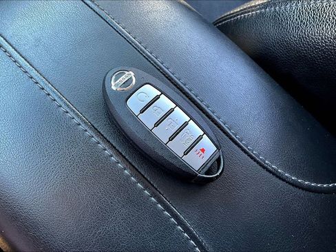 Used 2019 Nissan Rogue SL w/ Premium Package image 35