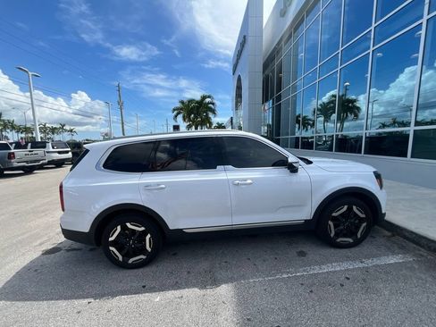 Used 2024 Kia Telluride S FWD image 7