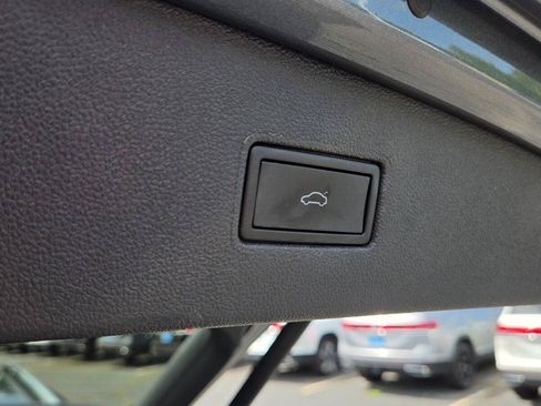 Certified 2023 Volkswagen Tiguan SE FWD image 64