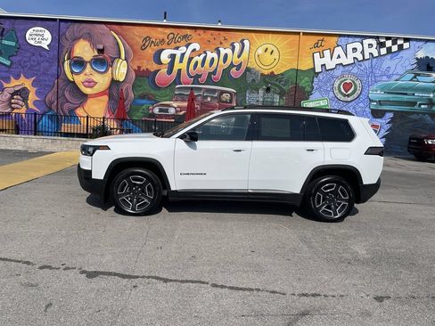 Used 2026 Jeep Cherokee Laredo AWD/4WD image 2