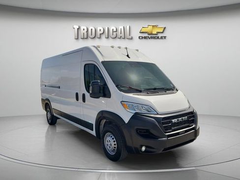 Used 2025 RAM ProMaster 2500 w/ Convenience Group FWD image 4