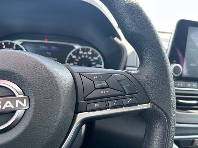 Used 2025 Nissan Altima 2.5 SV FWD image 19