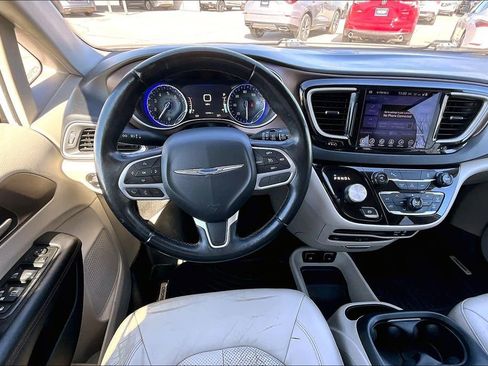 Used 2017 Chrysler Pacifica Touring-L Plus w/ Tire & Wheel Group image 8