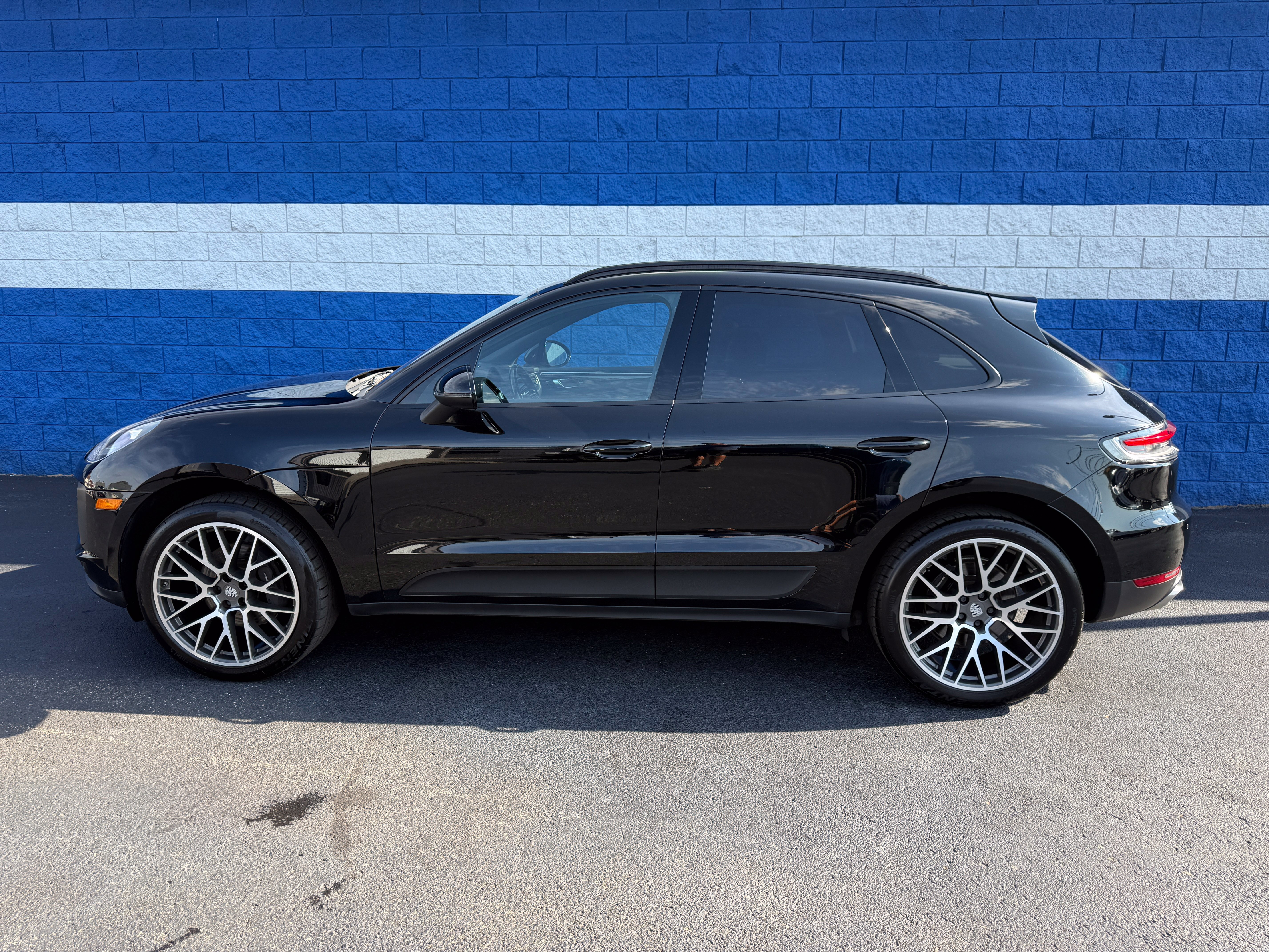 Used 2020 Porsche Macan AWD/4WD image 17