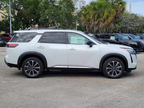 New 2026 Nissan Pathfinder Platinum FWD image 8