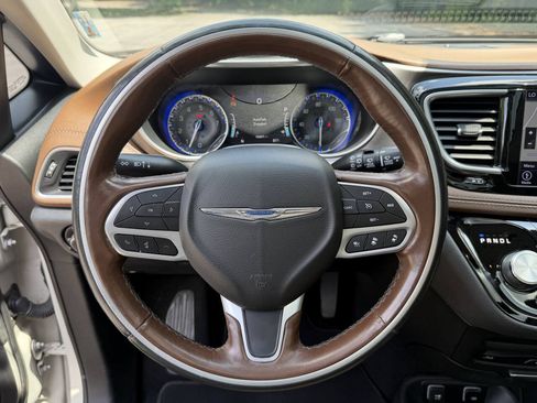 Used 2019 Chrysler Pacifica Limited w/ Advanced Safetytec Group FWD image 10