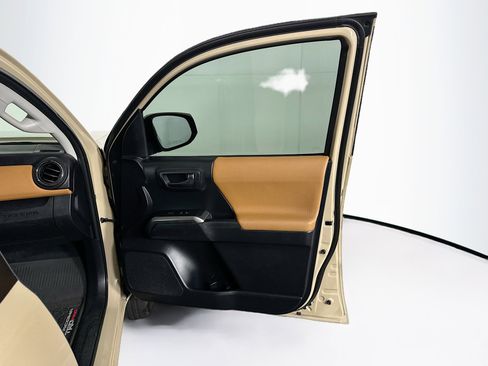 Used 2020 Toyota Tacoma SR5 image 29