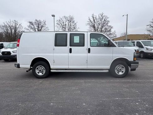 Used 2024 GMC Savana 2500 w/ Driver Convenience Package image 10