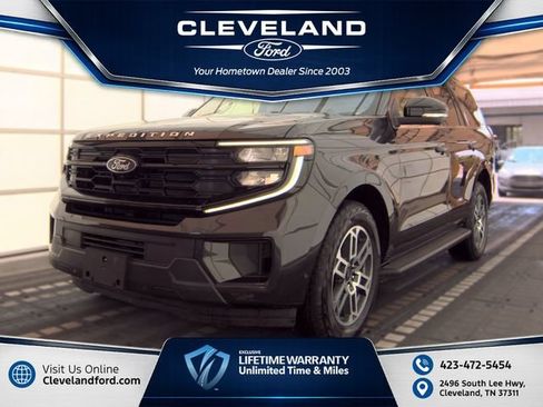Used 2025 Ford Expedition Active AWD/4WD image 1