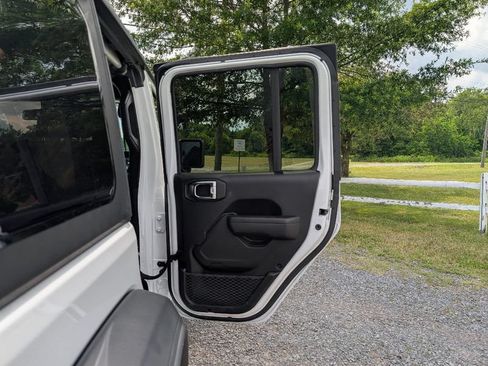 Used 2023 Jeep Wrangler Unlimited w/ Cold Weather Group AWD/4WD image 15