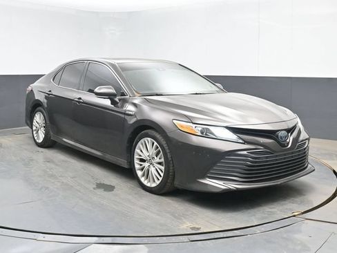 Used 2018 Toyota Camry XLE w/ Audio Package FWD image 2