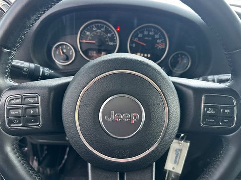 Used 2017 Jeep Wrangler 75th Anniversary image 25