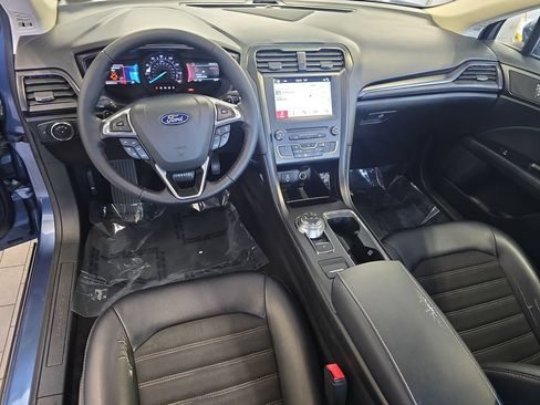 Used 2018 Ford Fusion SE w/ Equipment Group 201A FWD image 16