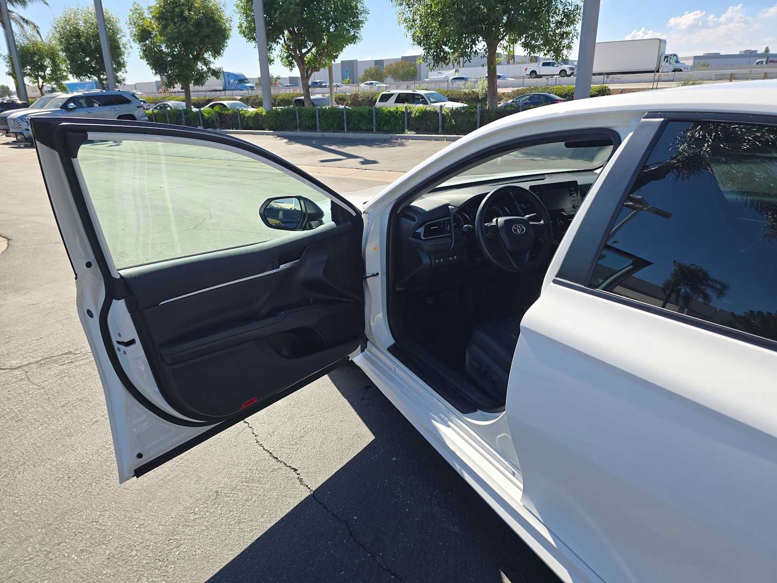 Certified 2022 Toyota Camry SE w/ Carpet Mat Package (TMS) FWD image 19