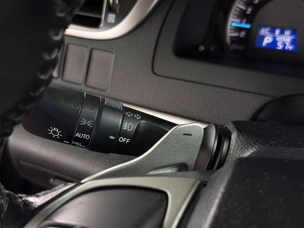 Used 2012 Toyota Camry SE FWD image 33