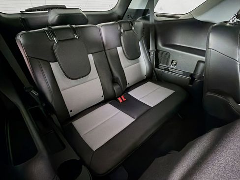 Used 2022 Ford Explorer XLT w/ Equipment Group 202A image 28