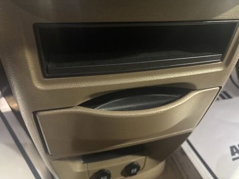 Used 2014 Chrysler Town & Country Touring image 29