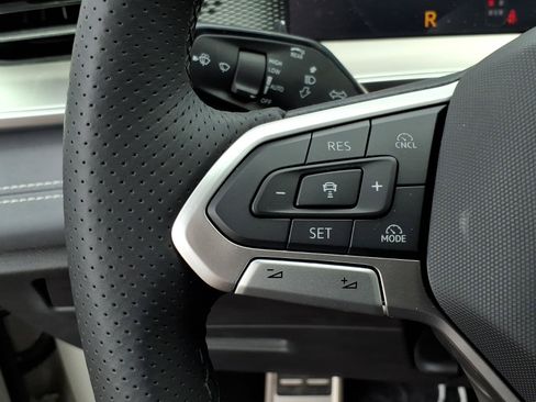 New 2026 Volkswagen Tiguan SE R-Line AWD/4WD image 19