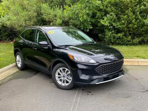 Used 2021 Ford Escape SE w/ Convenience Package FWD image 1