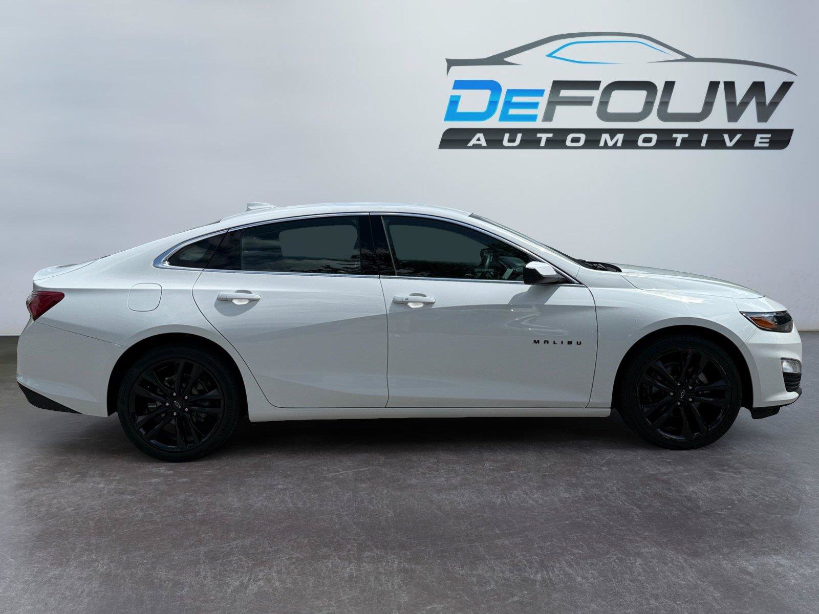 Used 2024 Chevrolet Malibu LT w/ Sport Edition FWD image 2