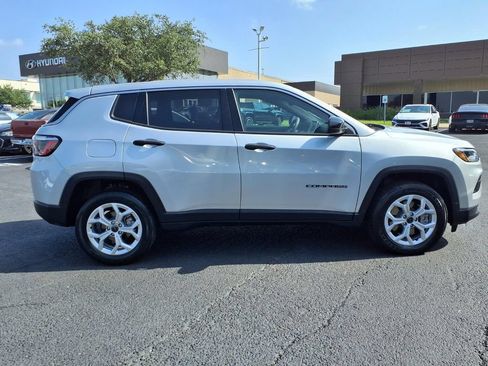 Used 2025 Jeep Compass Sport AWD/4WD image 6