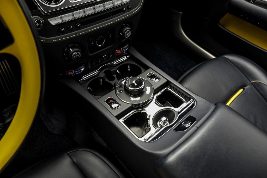 Used 2021 Rolls-Royce Dawn RWD image 23