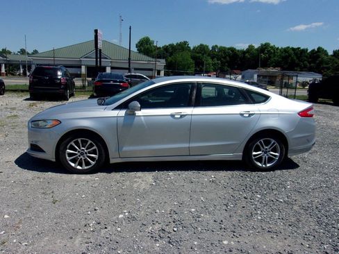 Used 2016 Ford Fusion SE FWD image 4