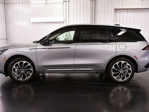 Used 2024 Lincoln Nautilus Reserve w/ Equipment Group 203A image 4