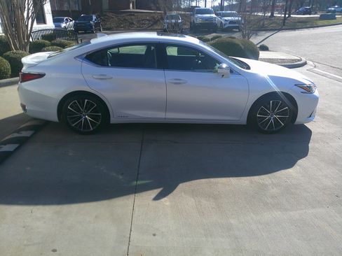 Used 2022 Lexus ES 300h w/ Premium Package image 14
