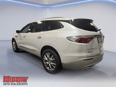 Used 2024 Buick Enclave Premium image 3
