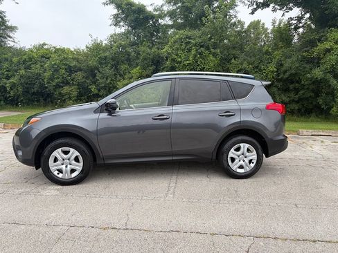 Used 2013 Toyota RAV4 LE FWD image 2