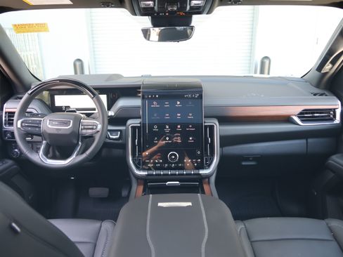 Used 2025 GMC Yukon Denali w/ Denali Reserve Package AWD/4WD image 18