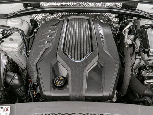 Used 2024 Porsche Macan Base image 45