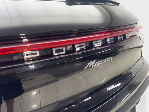 Used 2023 Porsche Macan image 21