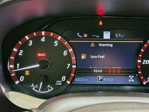 Used 2025 Nissan Frontier PRO-4X w/ Pro Premium Package image 11