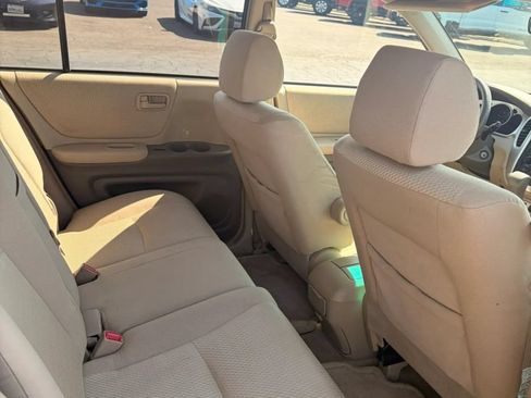 Used 2004 Toyota Highlander 2WD V6 w/ Preferred Pkg image 7