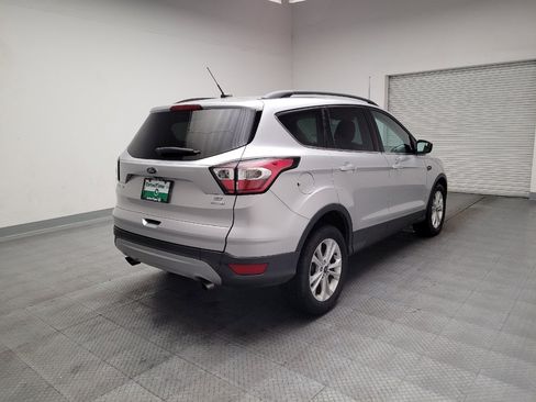 Used 2018 Ford Escape SE FWD image 9