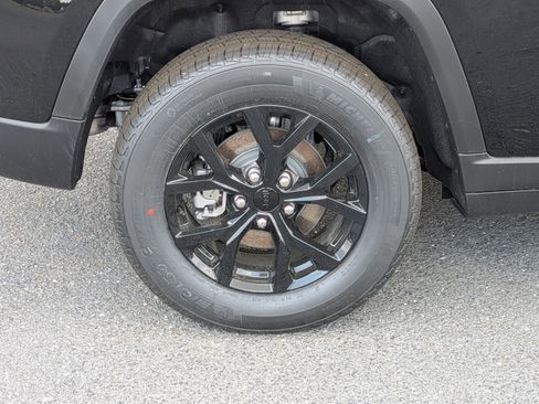 New 2026 Jeep Grand Cherokee 4WD image 9