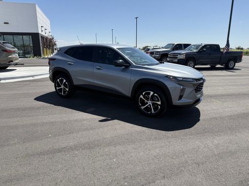 Used 2025 Chevrolet Trax RS w/ Driver Confidence Package image 18