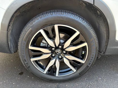 Used 2021 Honda Pilot Touring image 6