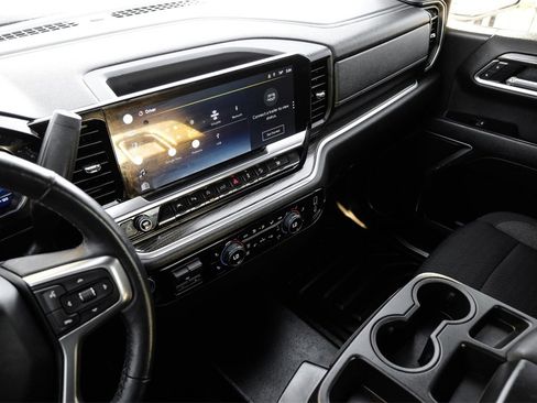 Used 2022 Chevrolet Silverado 1500 LT w/ Z71 Off-Road Package image 23