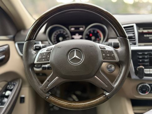 Used 2016 Mercedes-Benz GL 450 4MATIC image 24