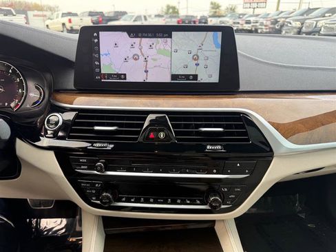 Used 2018 BMW M550i xDrive image 37