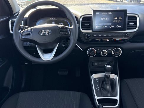 New 2026 Hyundai Venue SE image 2